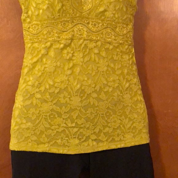 🎈Beautiful Lace Top - Picture 6 of 6